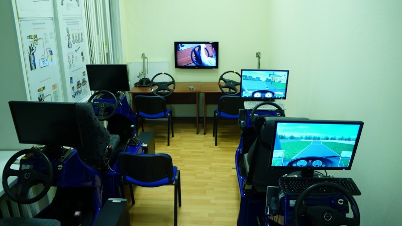 тренажеры в учебном классе у метро Пушкинская и Звенигородская