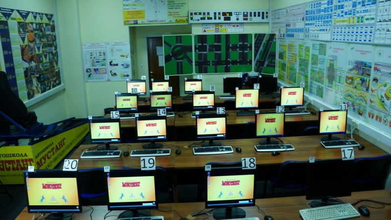 автошкола Мустанг в Адмиралтейском районе Санкт-Петербурга