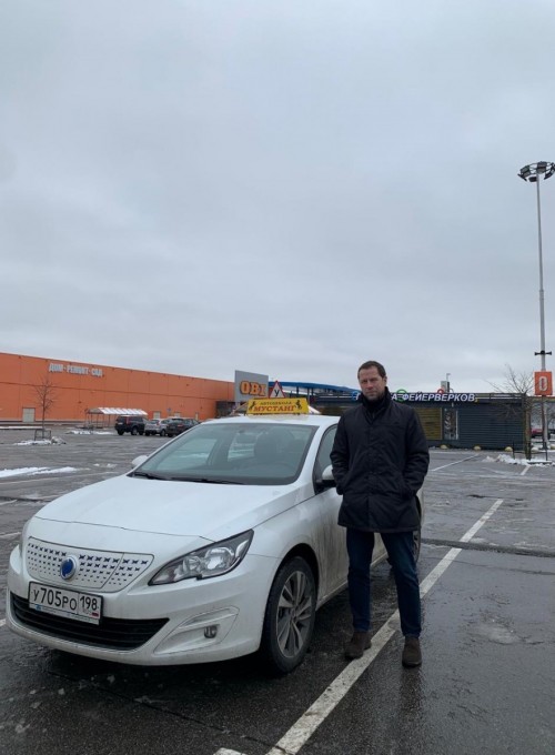 Долгодворов Александр Николаевич - сотрудник автошколы «Мустанг»