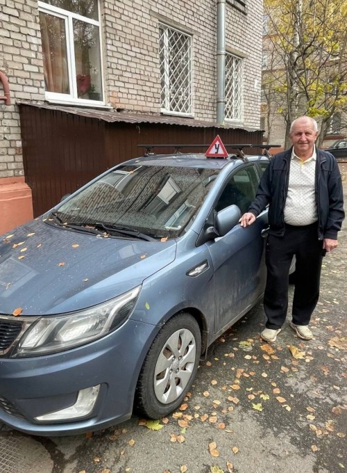 Зобнев Александр  Иванович - сотрудник автошколы «Мустанг»